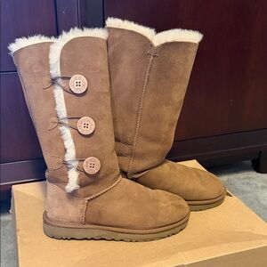 UGG Women's Chestnut Bailey Button